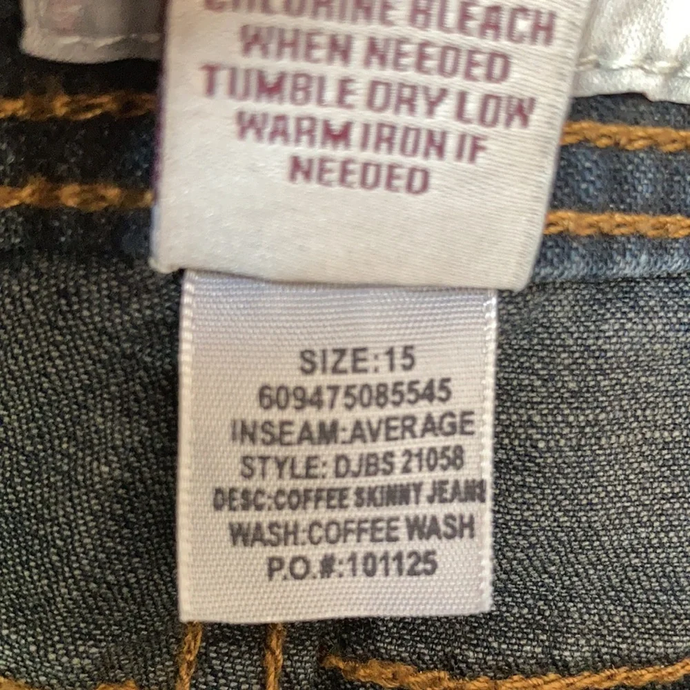 So skinny jean  with decorative stitching on back pockets size 15 - Picture 12 of 17